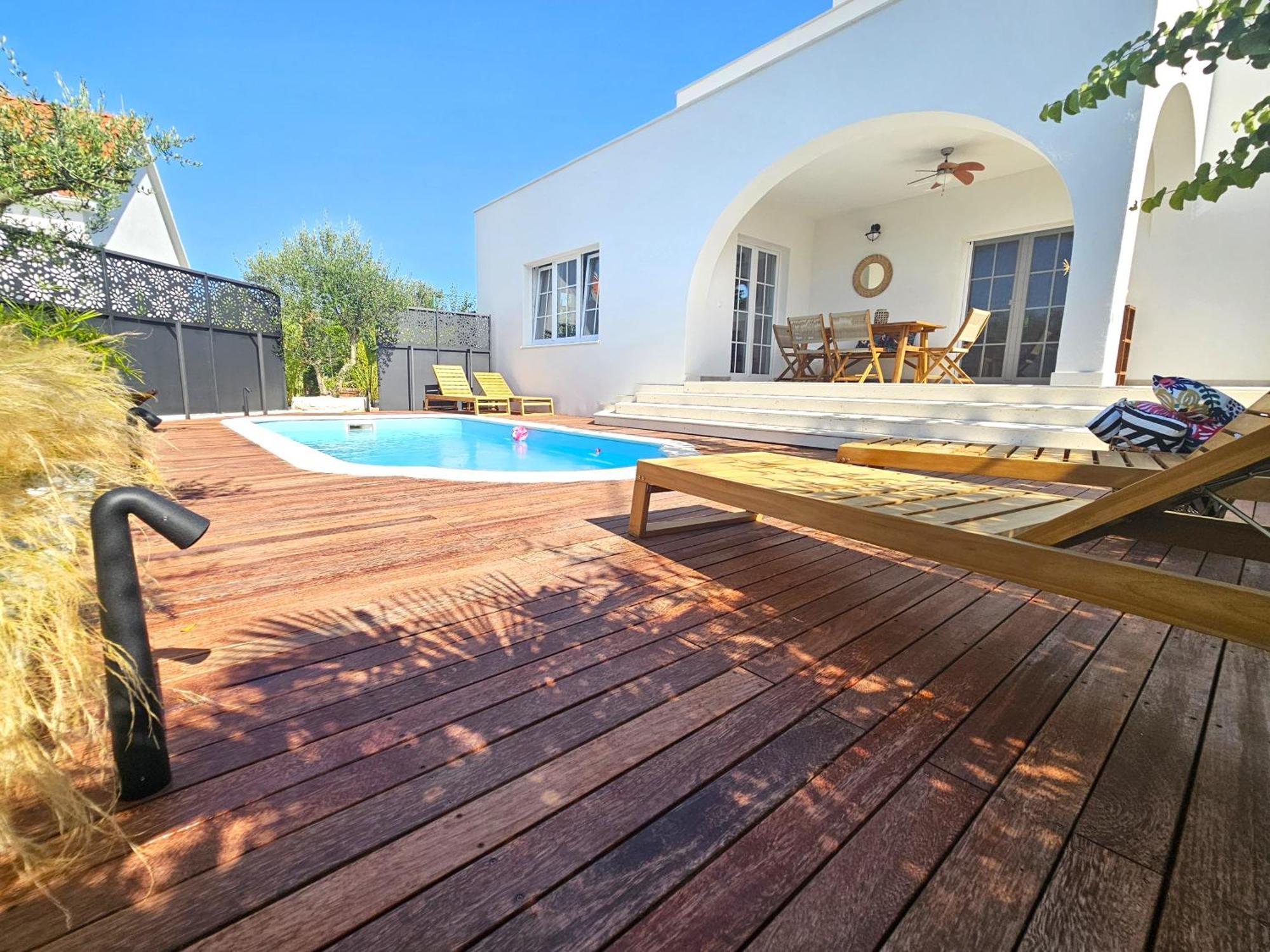 The Three Flowers Pool House Τρογκίρ Εξωτερικό φωτογραφία