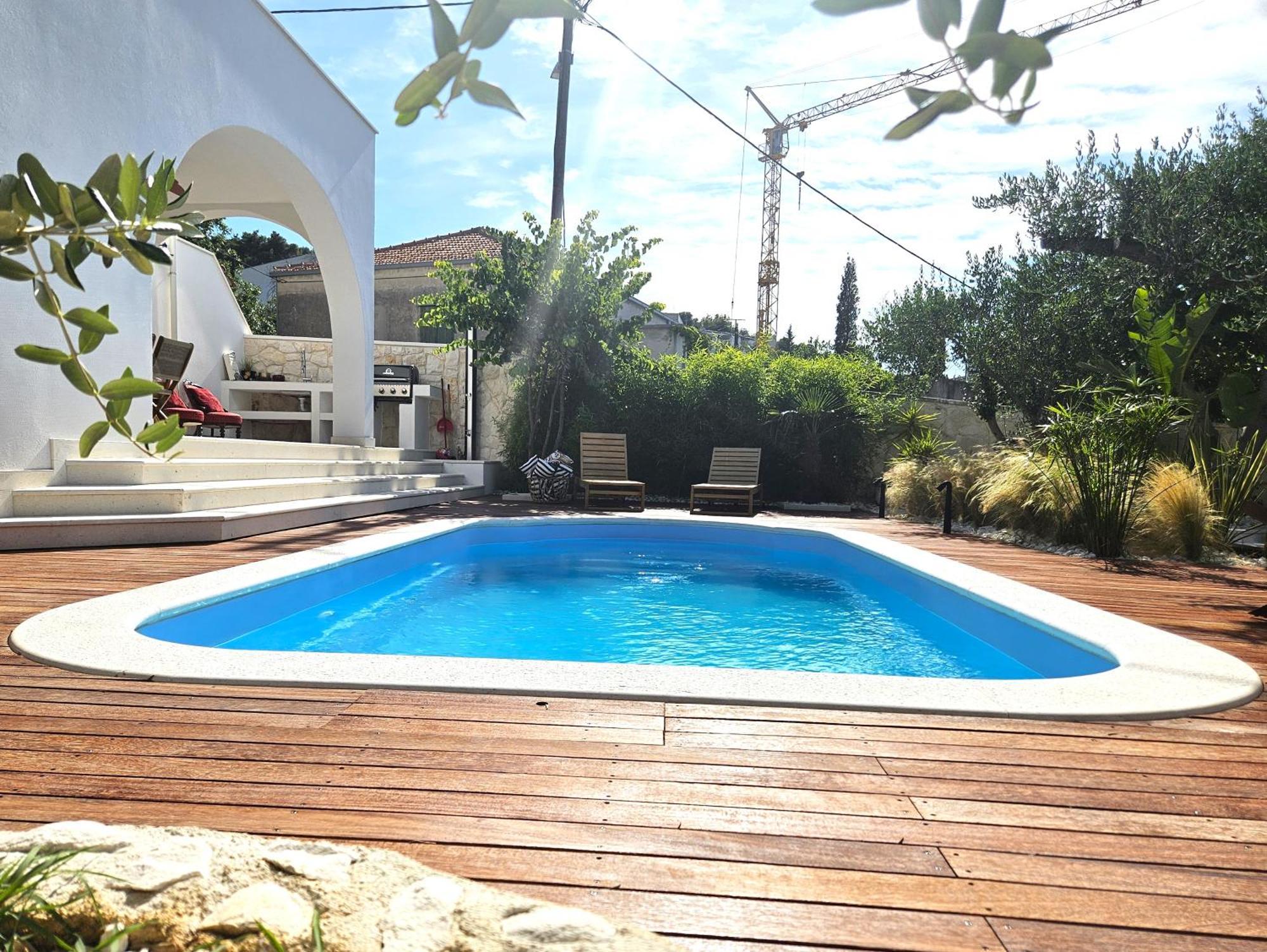 The Three Flowers Pool House Τρογκίρ Εξωτερικό φωτογραφία