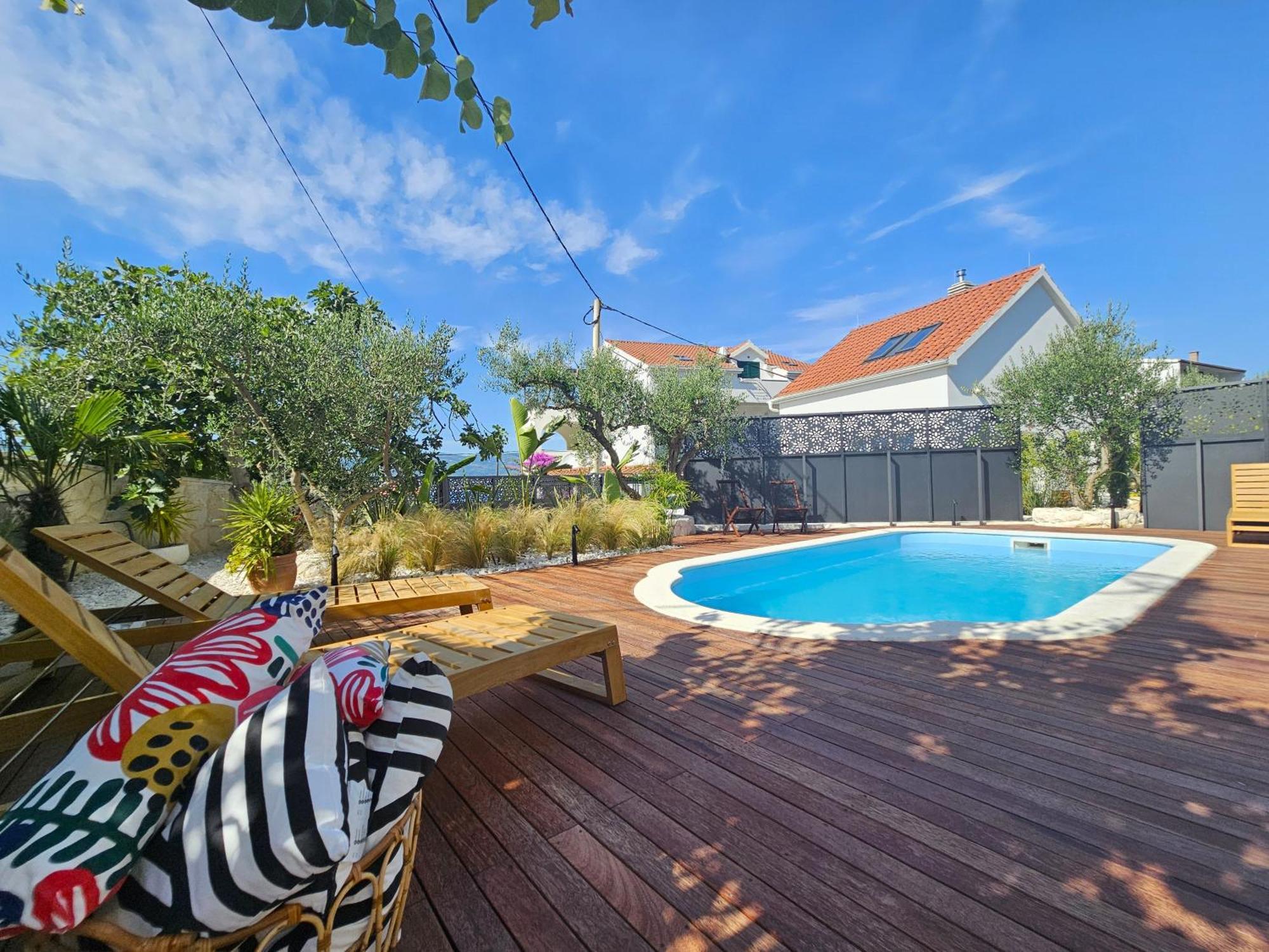 The Three Flowers Pool House Τρογκίρ Εξωτερικό φωτογραφία