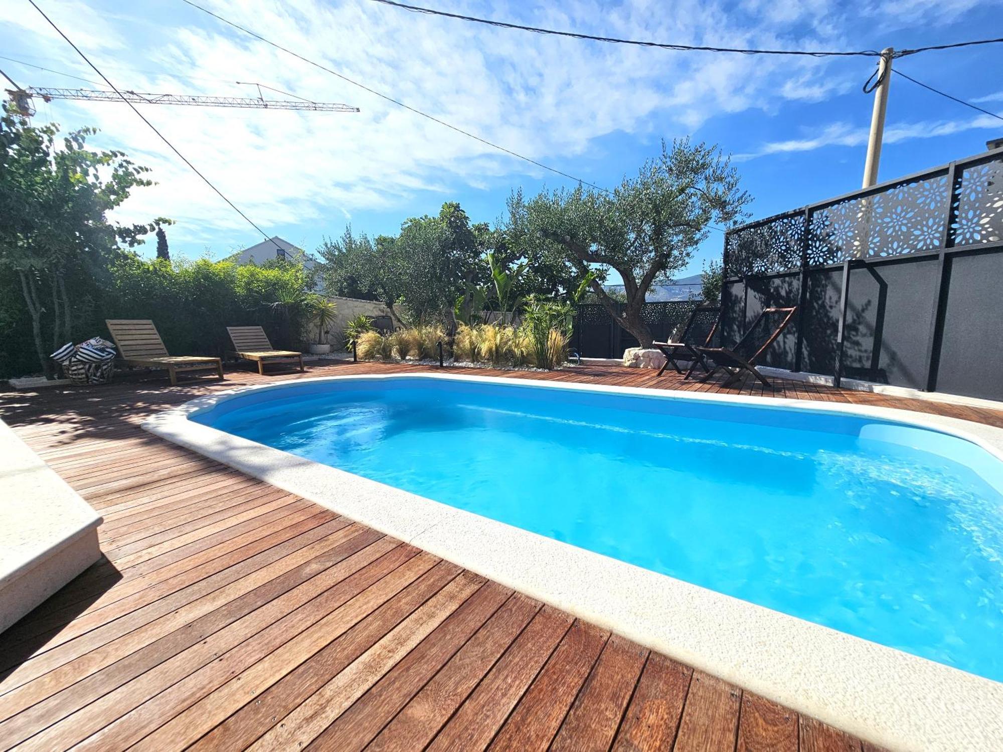 The Three Flowers Pool House Τρογκίρ Εξωτερικό φωτογραφία