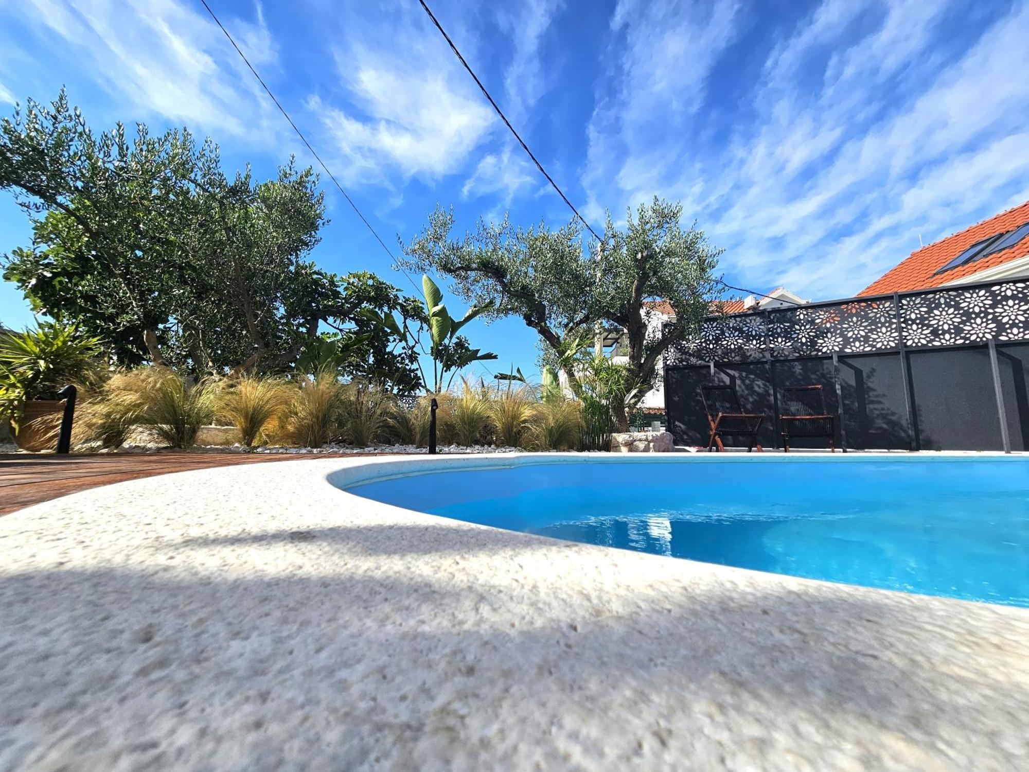 The Three Flowers Pool House Τρογκίρ Εξωτερικό φωτογραφία