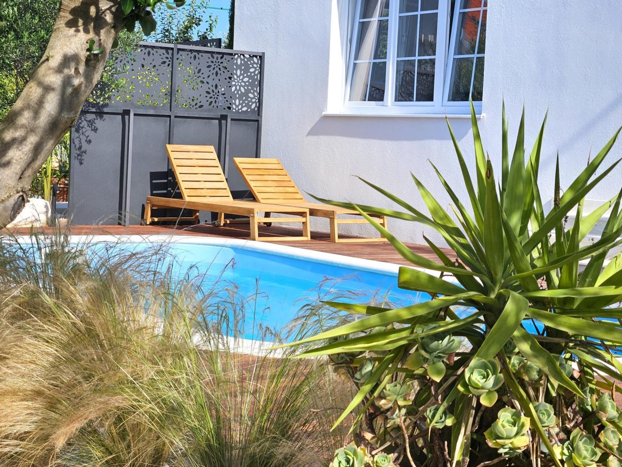 The Three Flowers Pool House Τρογκίρ Εξωτερικό φωτογραφία