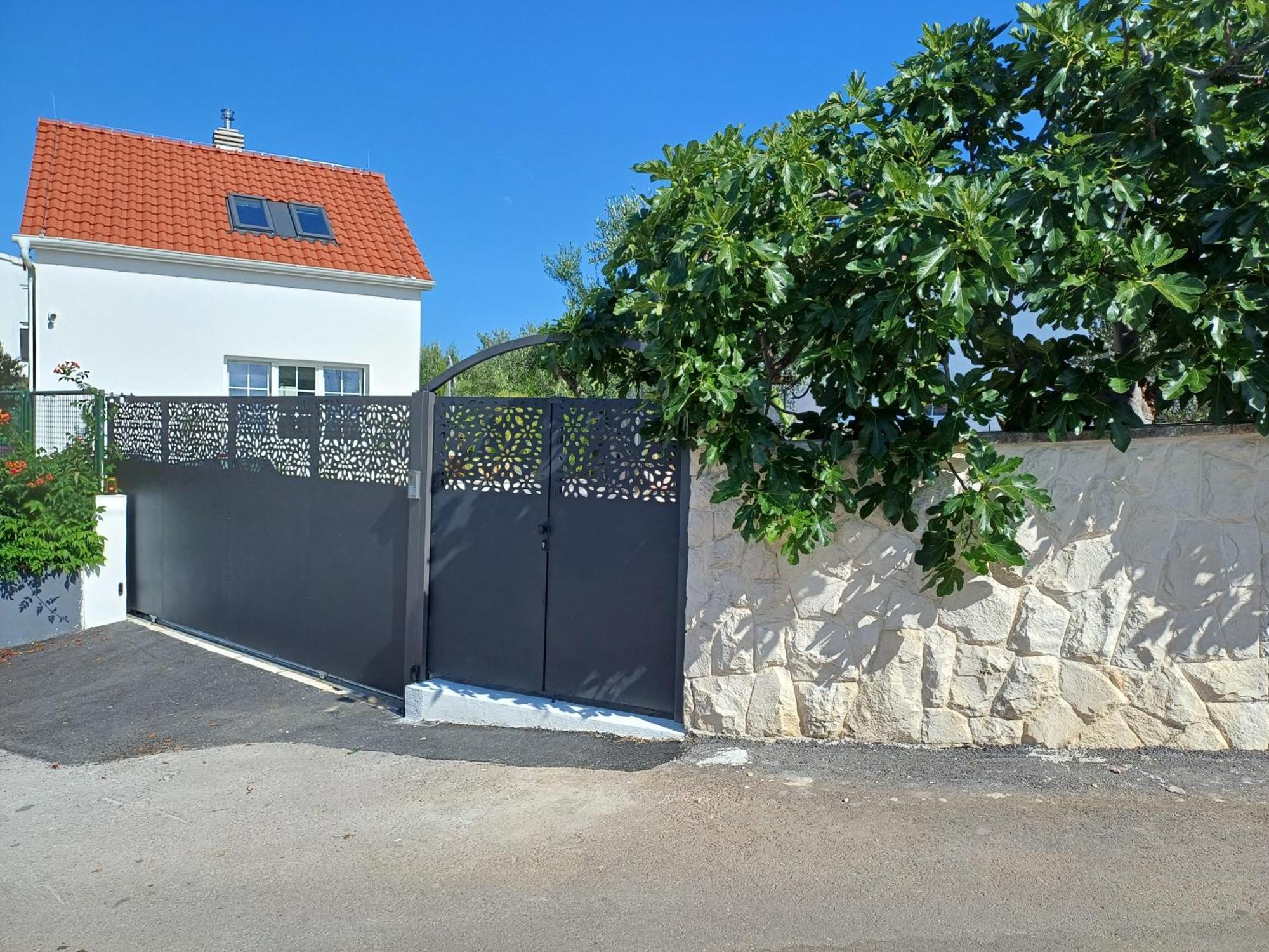 The Three Flowers Pool House Τρογκίρ Εξωτερικό φωτογραφία