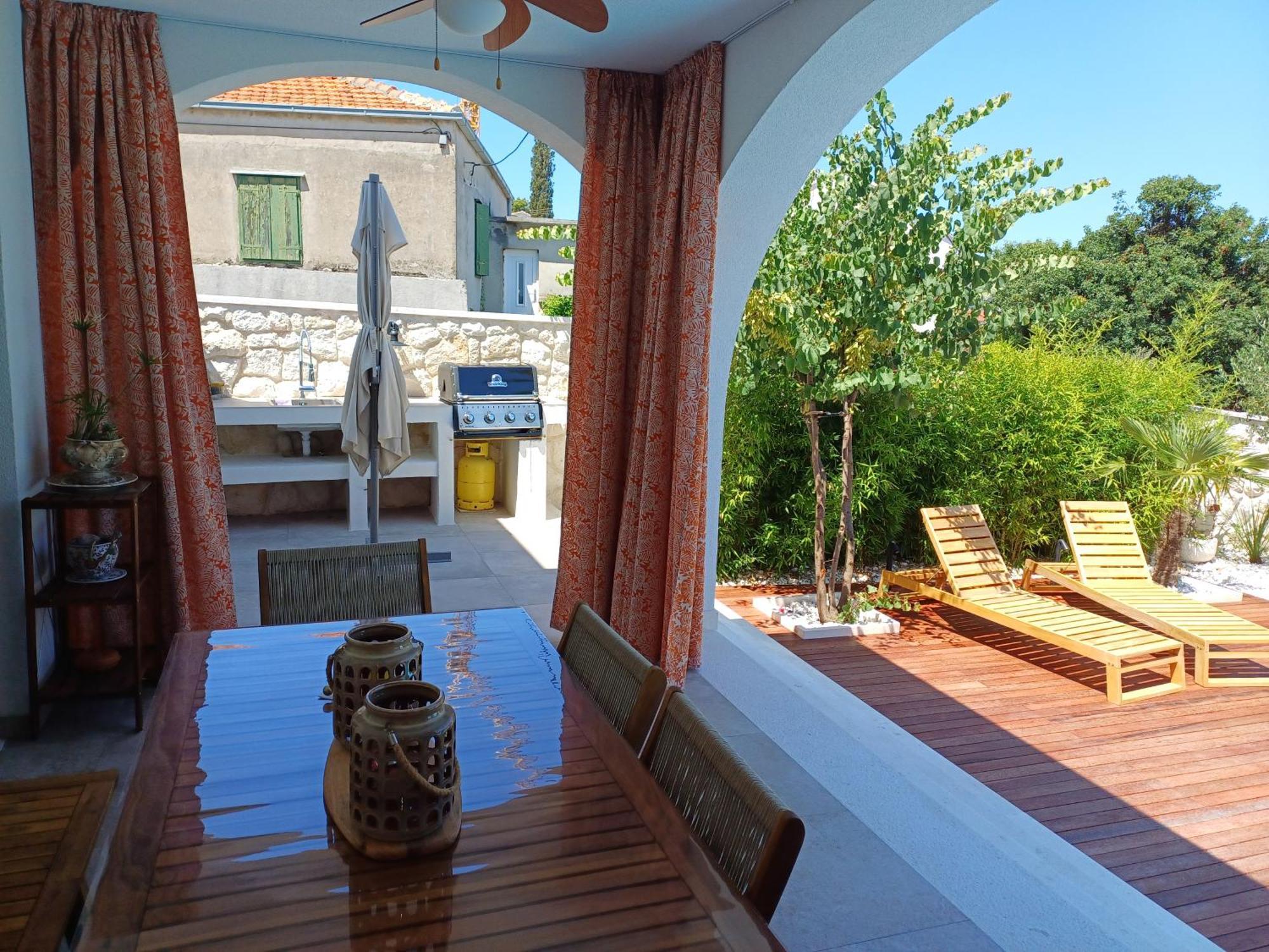 The Three Flowers Pool House Τρογκίρ Εξωτερικό φωτογραφία