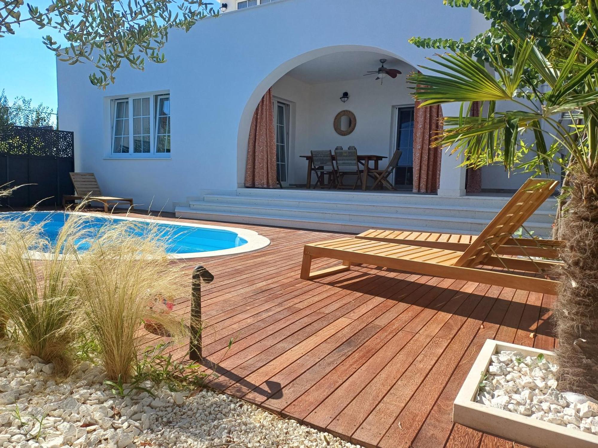 The Three Flowers Pool House Τρογκίρ Εξωτερικό φωτογραφία